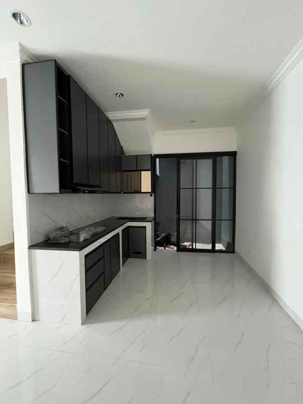 dijual rumah jalan raya lebak bulus