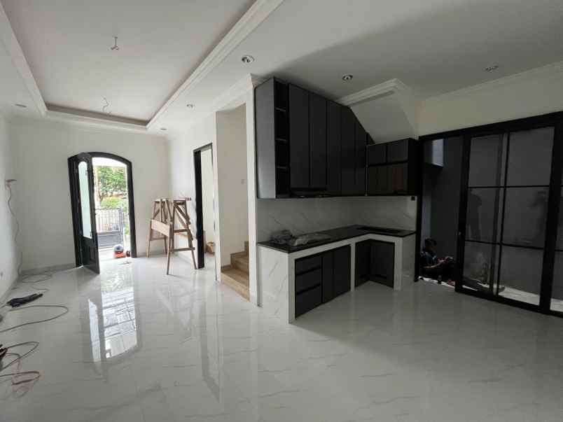 dijual rumah jalan raya lebak bulus