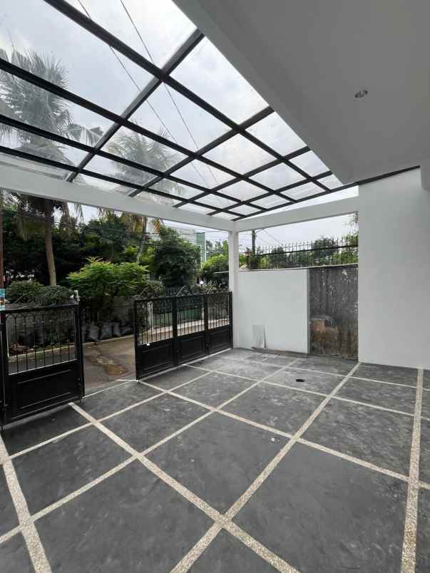 dijual rumah jalan raya lebak bulus
