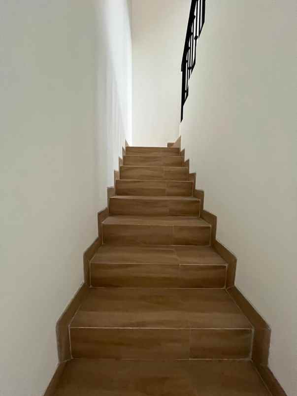 dijual rumah jalan raya lebak bulus