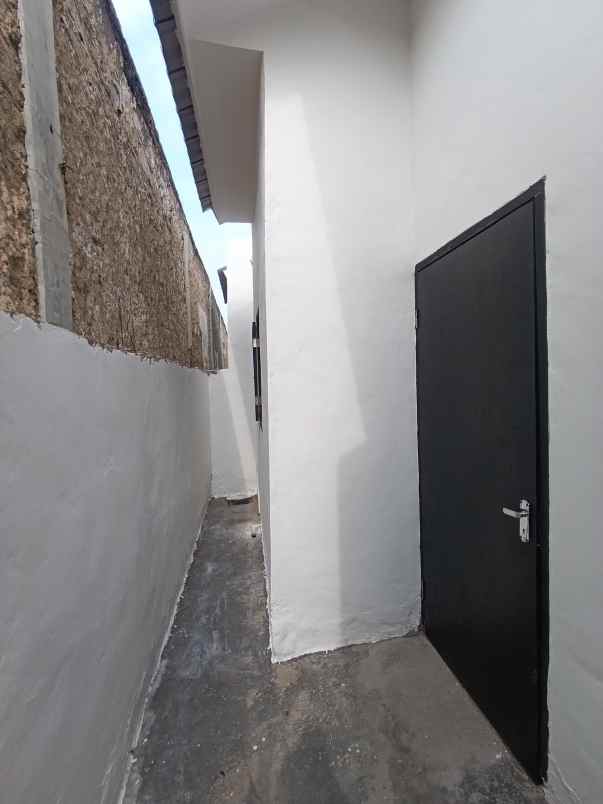 dijual rumah jalan raya megu cisoka