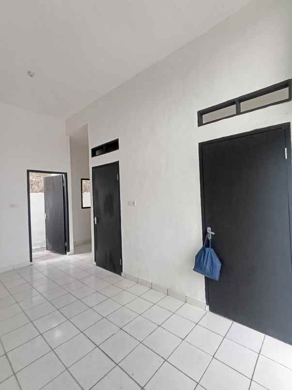 dijual rumah jalan raya megu cisoka