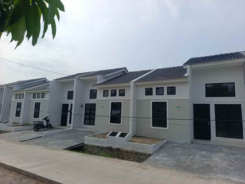 dijual rumah jalan raya megu cisoka