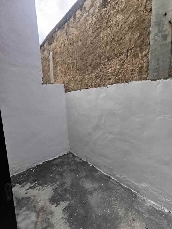 dijual rumah jalan raya megu cisoka
