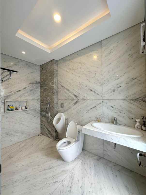 dijual rumah jalan raya sambikerep