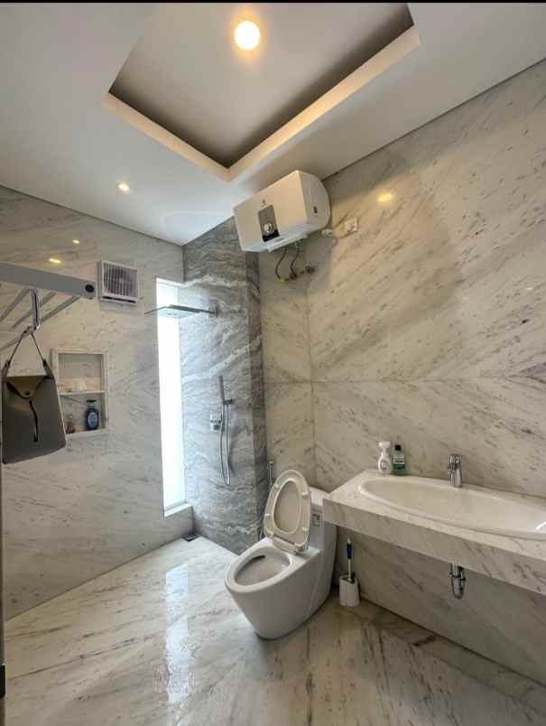 dijual rumah jalan raya sambikerep