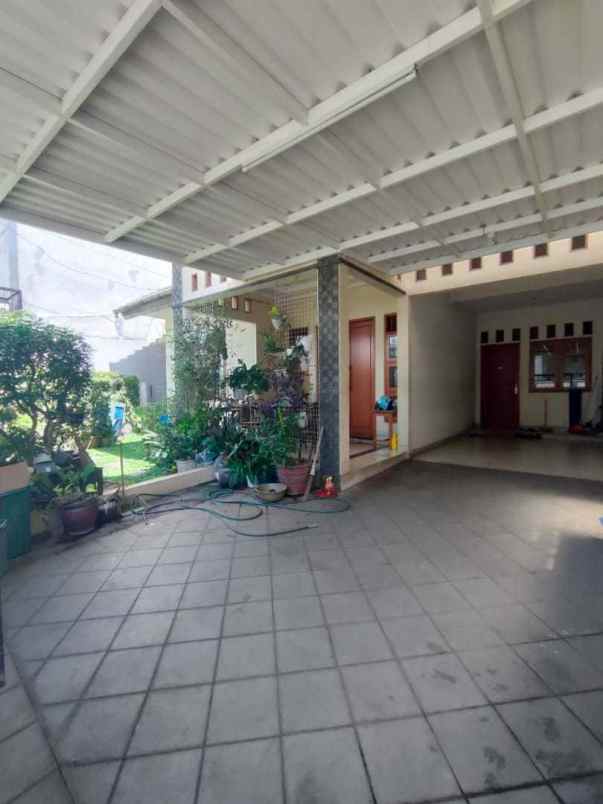dijual rumah jalan veteran bintaro