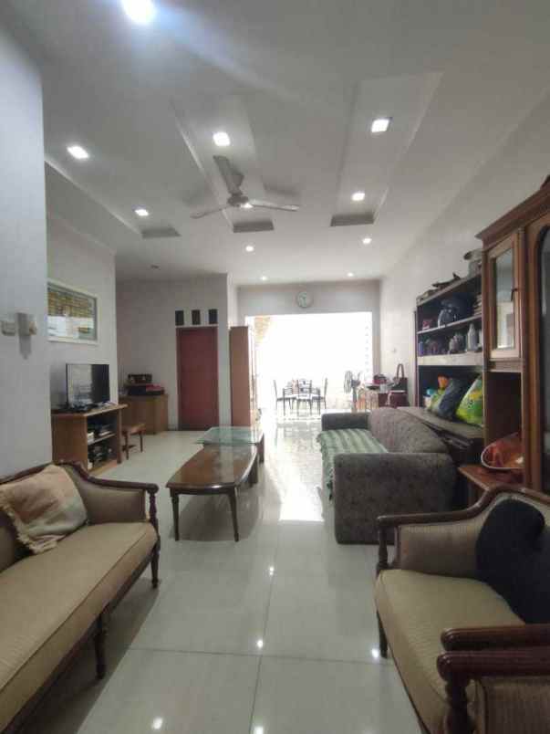 dijual rumah jalan veteran bintaro