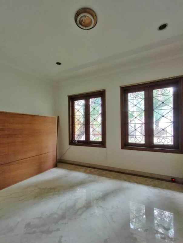 dijual rumah jalan wijaya kebayoran