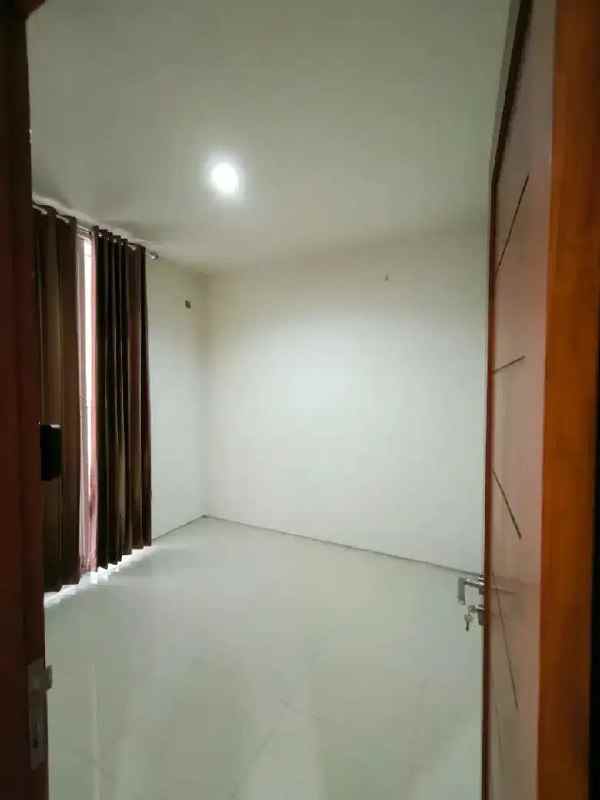 dijual rumah jambangan town house