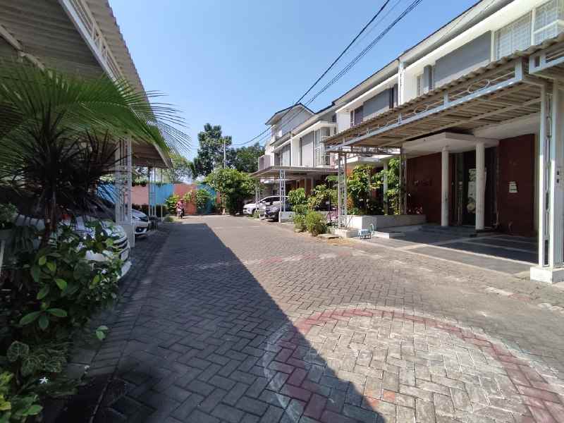 dijual rumah jambangan town house