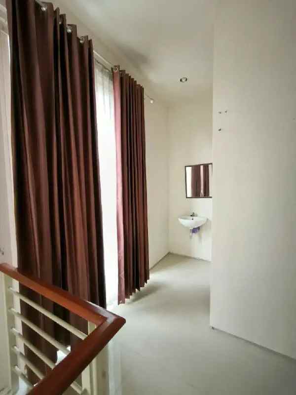 dijual rumah jambangan town house