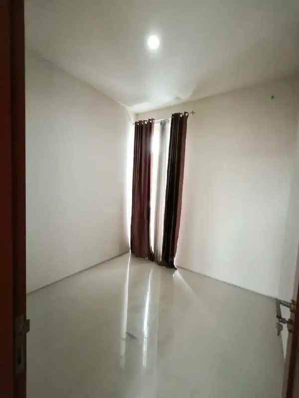 dijual rumah jambangan town house