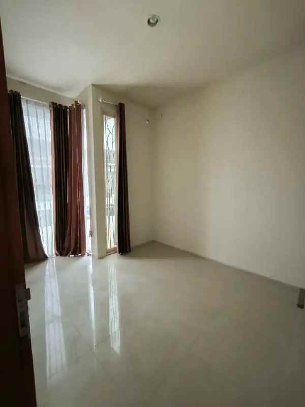 dijual rumah jambangan town house