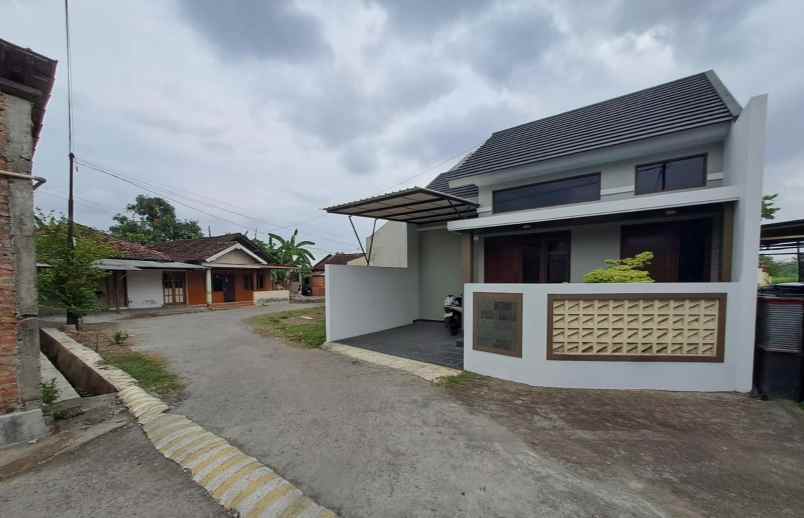 dijual rumah jambidan