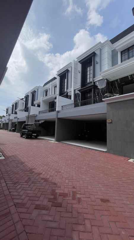 dijual rumah jl bambu apus cipayung