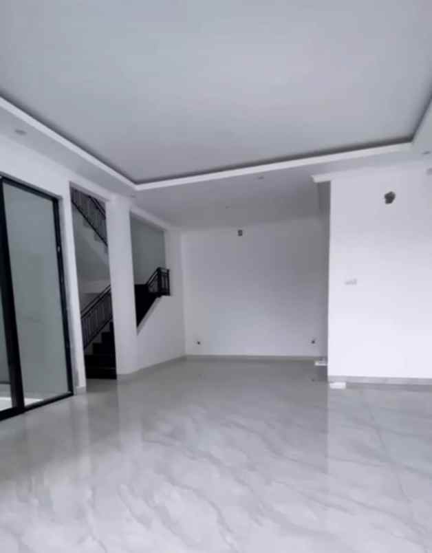 dijual rumah jl bambu apus cipayung