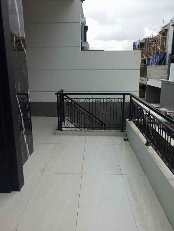 dijual rumah jl bambu apus cipayung