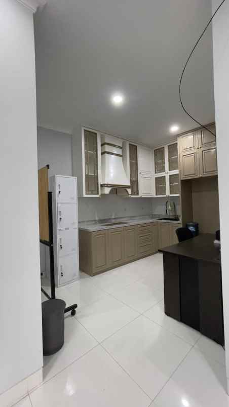 dijual rumah jl bambu apus cipayung