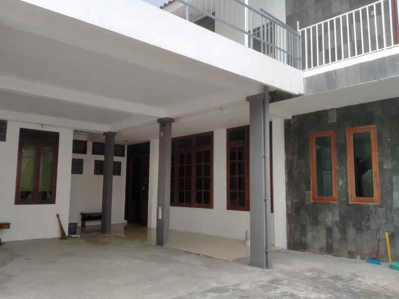dijual rumah jl bayu putra arteri