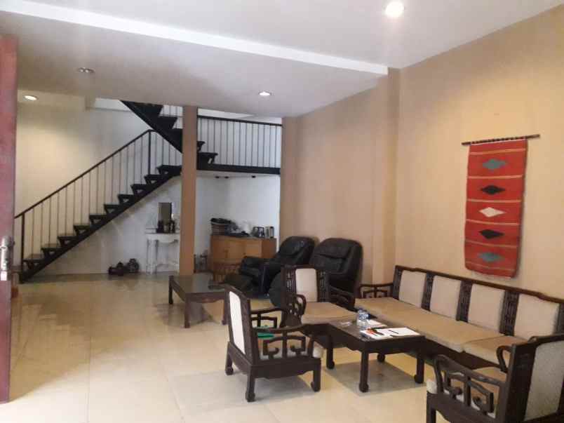dijual rumah jl bayu putra arteri