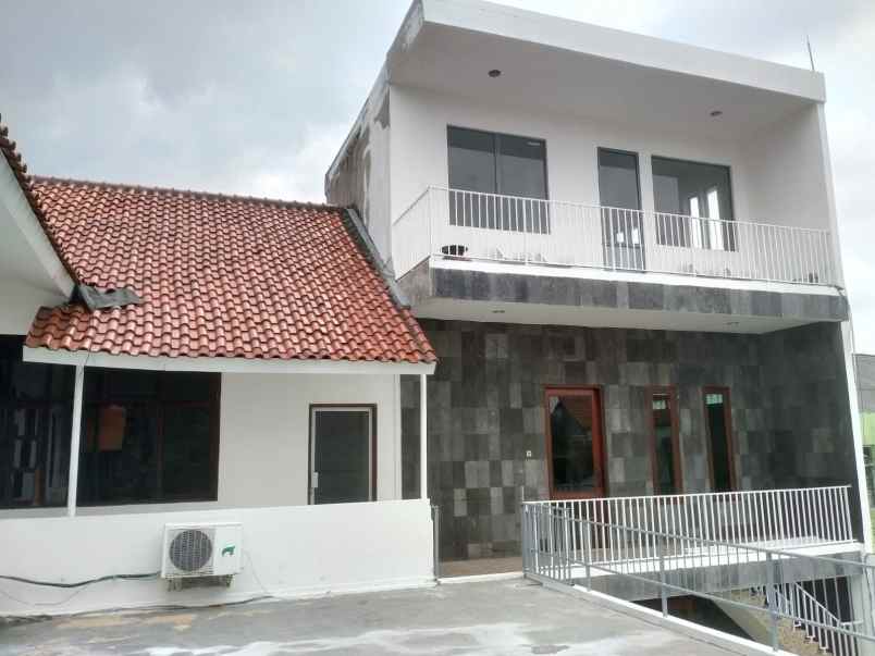 dijual rumah jl bayu putra arteri