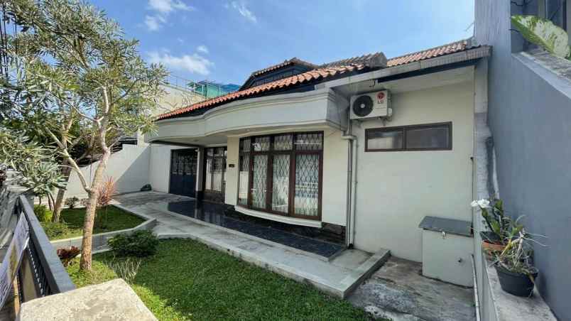 dijual rumah jl buanasqri