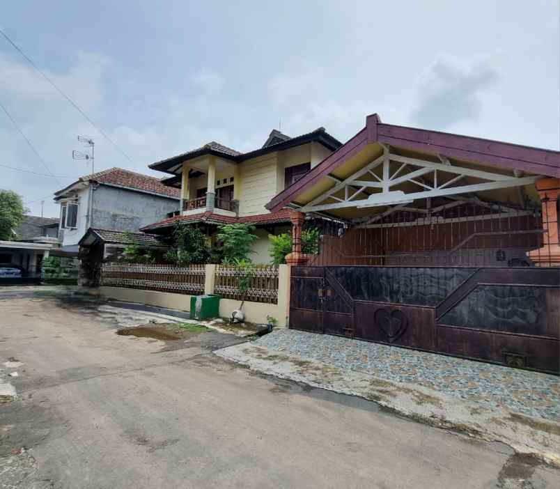 dijual rumah jl bunga azalea