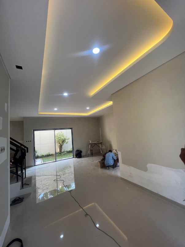 dijual rumah jl caman raya jatibening