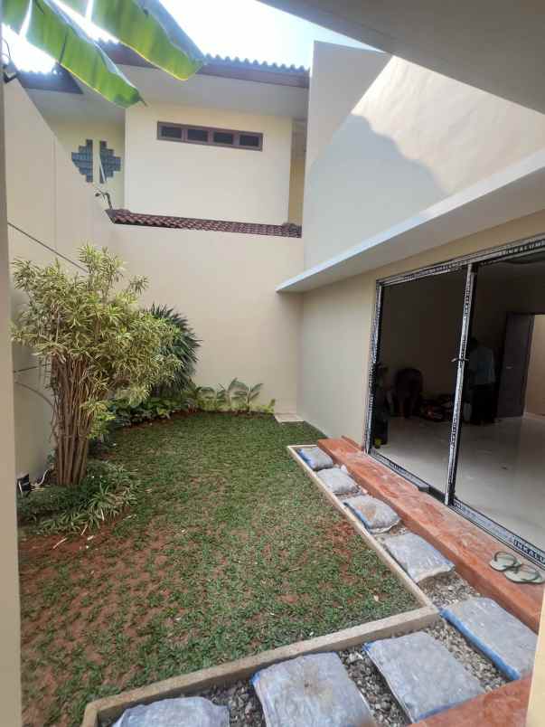 dijual rumah jl caman raya jatibening