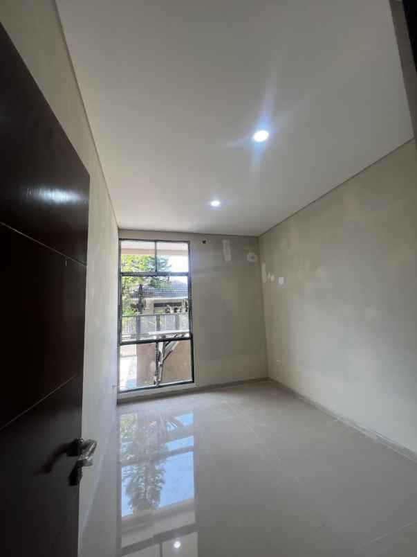 dijual rumah jl caman raya jatibening