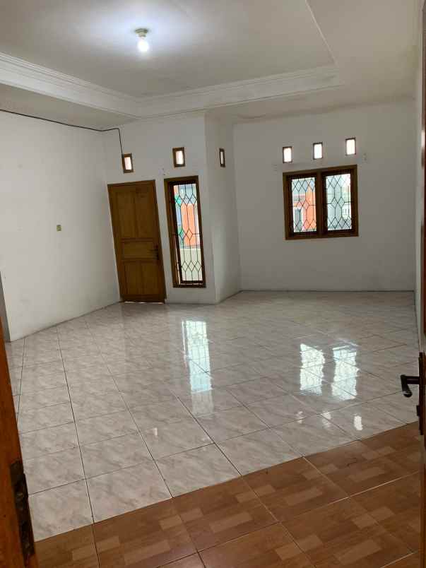 dijual rumah jl cibeunying kolot