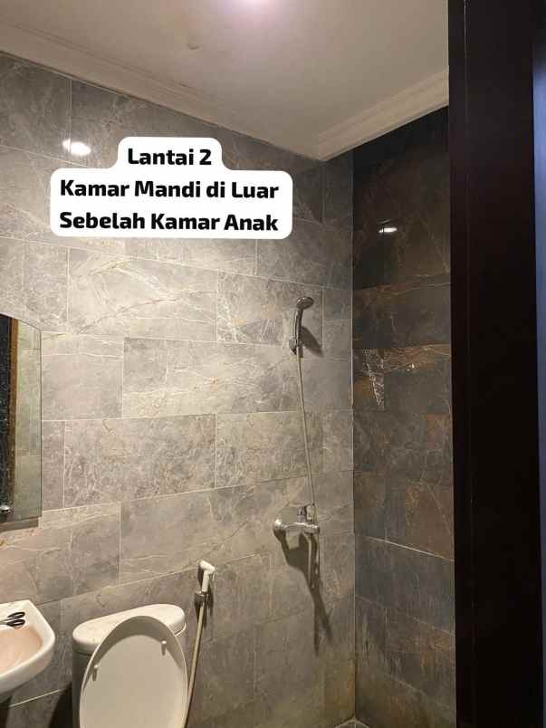 dijual rumah jl ciliwung kramat jati