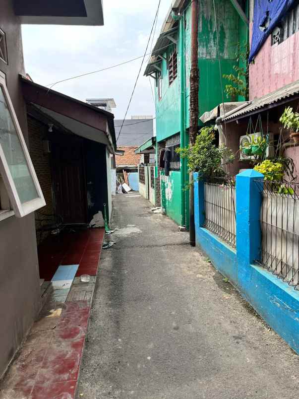 dijual rumah jl damai