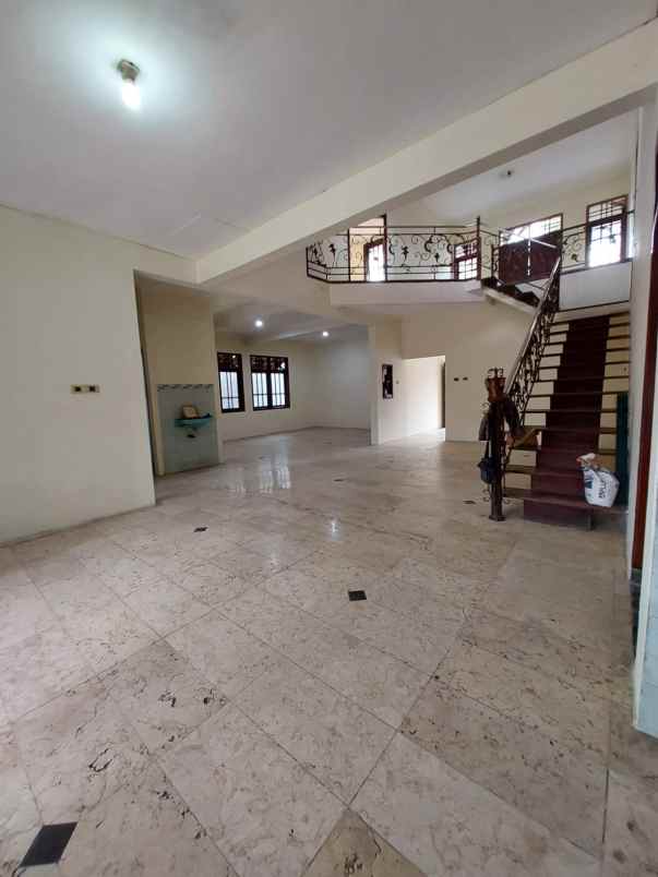 dijual rumah jl gedongsongo timur