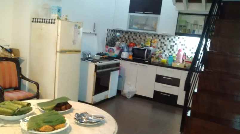 dijual rumah jl gelagah cirendeu