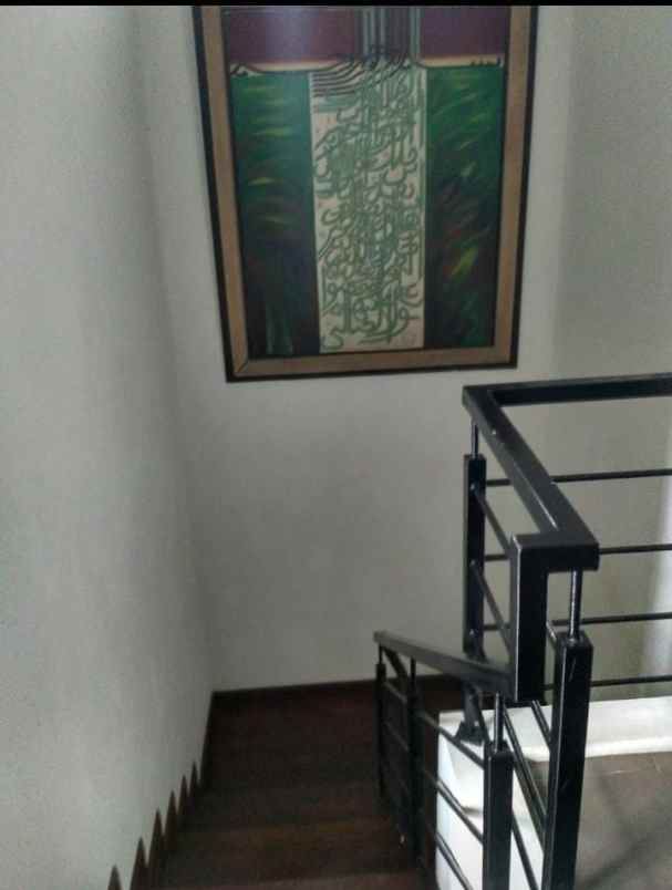 dijual rumah jl gelagah cirendeu