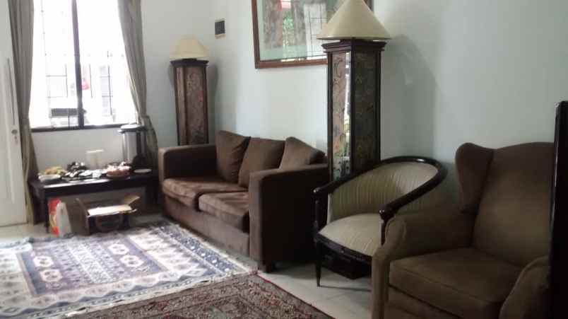 dijual rumah jl gelagah cirendeu