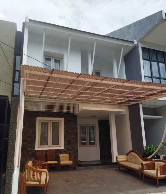 dijual rumah jl gelagah cirendeu