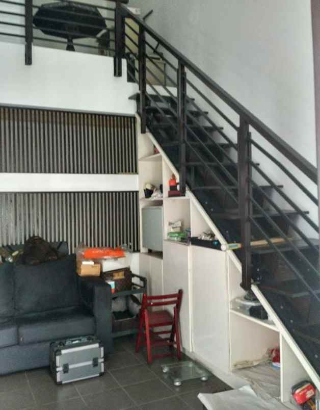 dijual rumah jl gelagah cirendeu