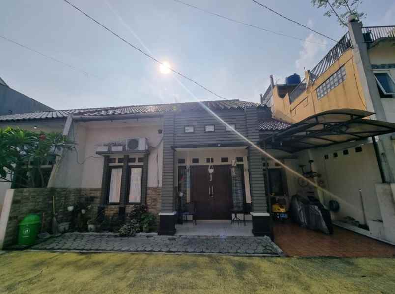 dijual rumah jl jambore