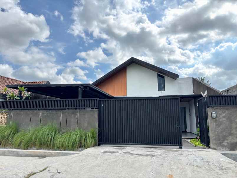 dijual rumah jl kaliurang km 9