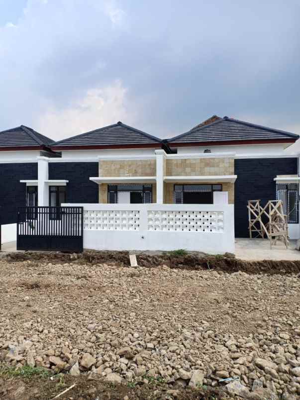 dijual rumah jl katapang andir