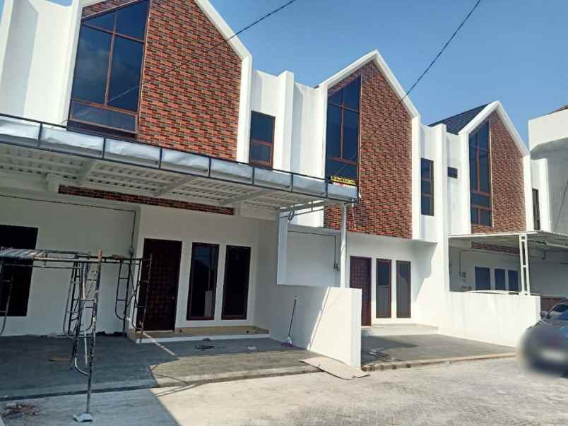 dijual rumah jl kelurahan duren sawit