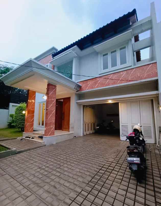 dijual rumah jl kesehatan raya bintaro