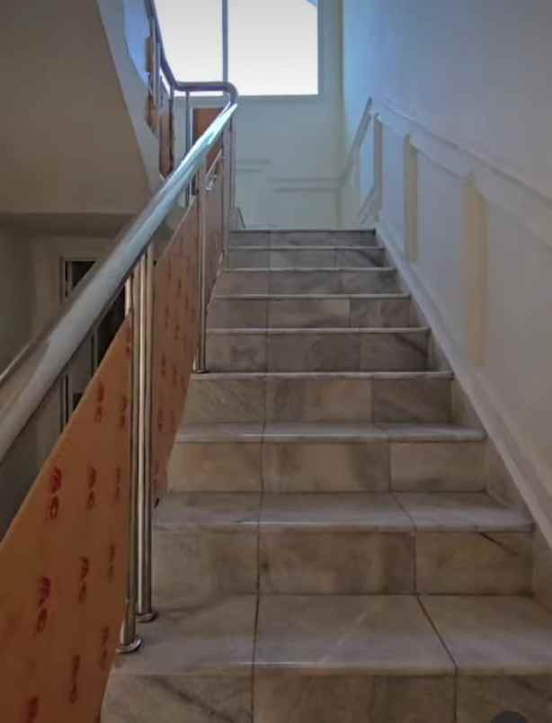 dijual rumah jl komplek abadi pondok