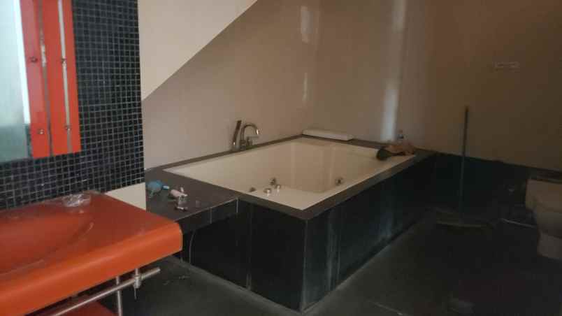 dijual rumah jl kramat kenari kecamatan