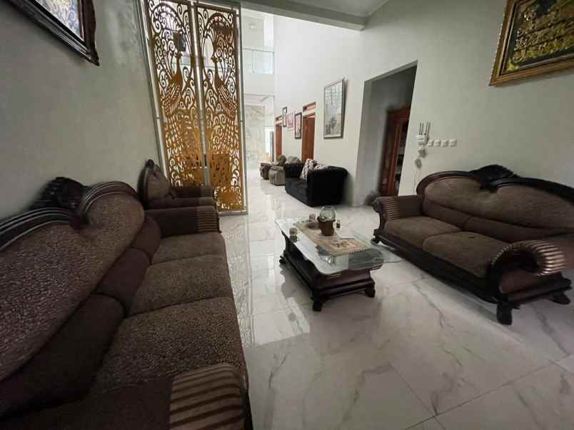 dijual rumah jl manjahlega