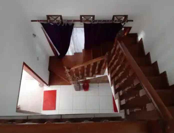 dijual rumah jl neptunus margahayu