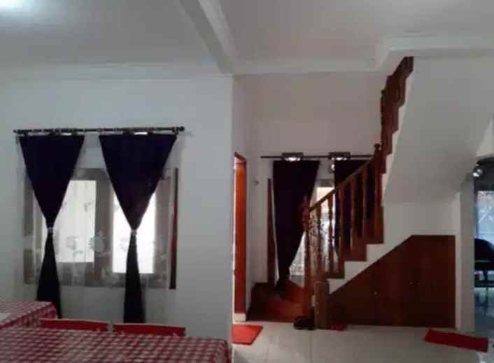 dijual rumah jl neptunus margahayu